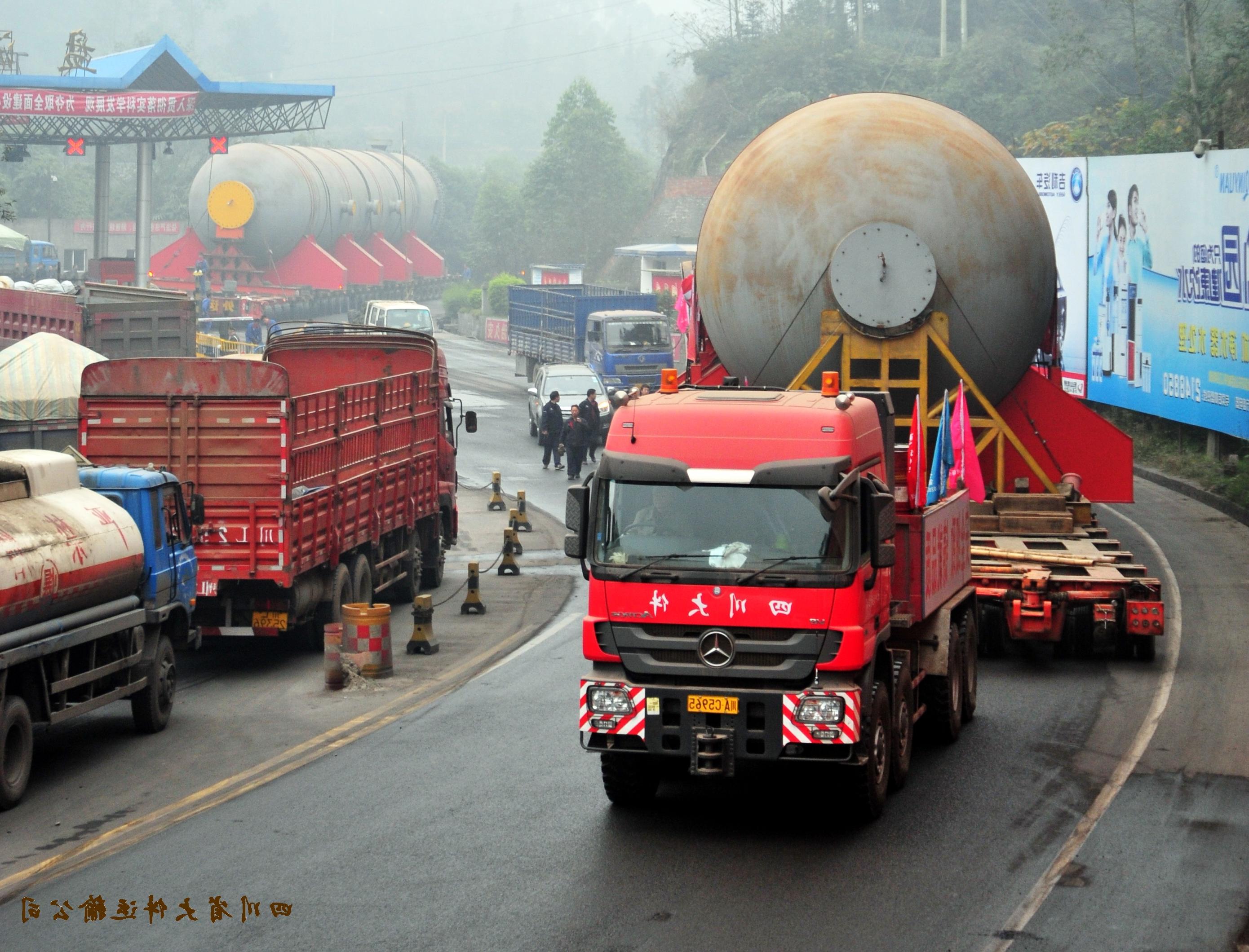 中石油彭州石化项目运输谱写省内千吨大件运输辉煌